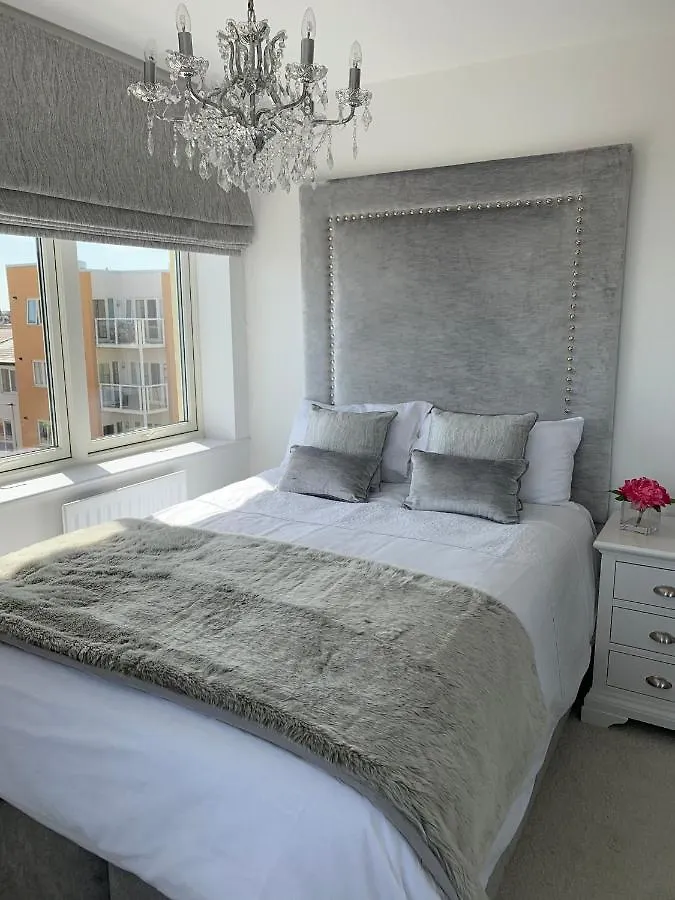 Cardiff Luxury Apartments 0*,